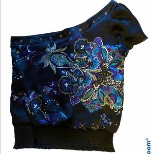 HeartSoul black floral one sleeved ruffled top